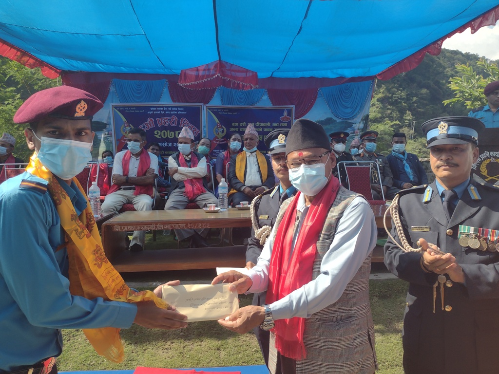 ६६ औं प्रहरी दिवस : म्याग्दीमा उत्कृष्ट प्रहरी र जेष्ठ पुर्व प्रहरीलाई सम्मान