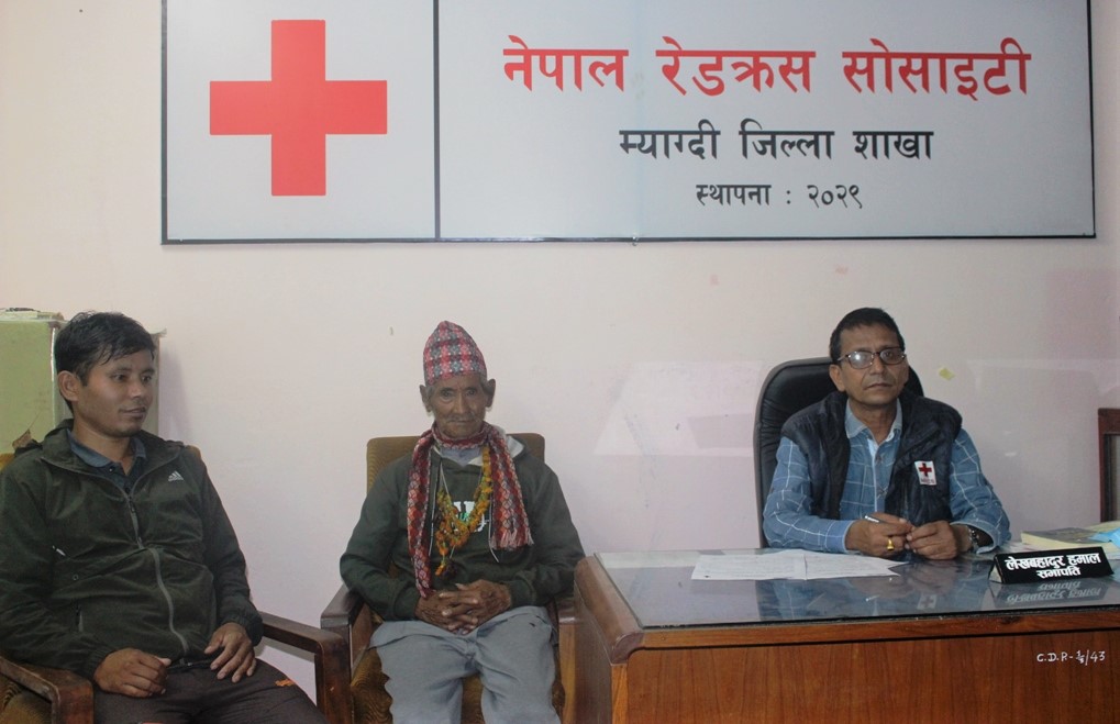 हराएको ५२ बर्षपछि आफन्तको सम्पर्कमा गुरुङ
