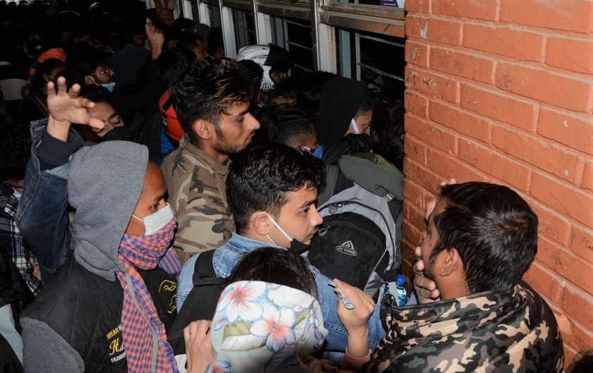 नयाँ बसपार्कबाट १७ हजारले लिए अग्रिम टिकट