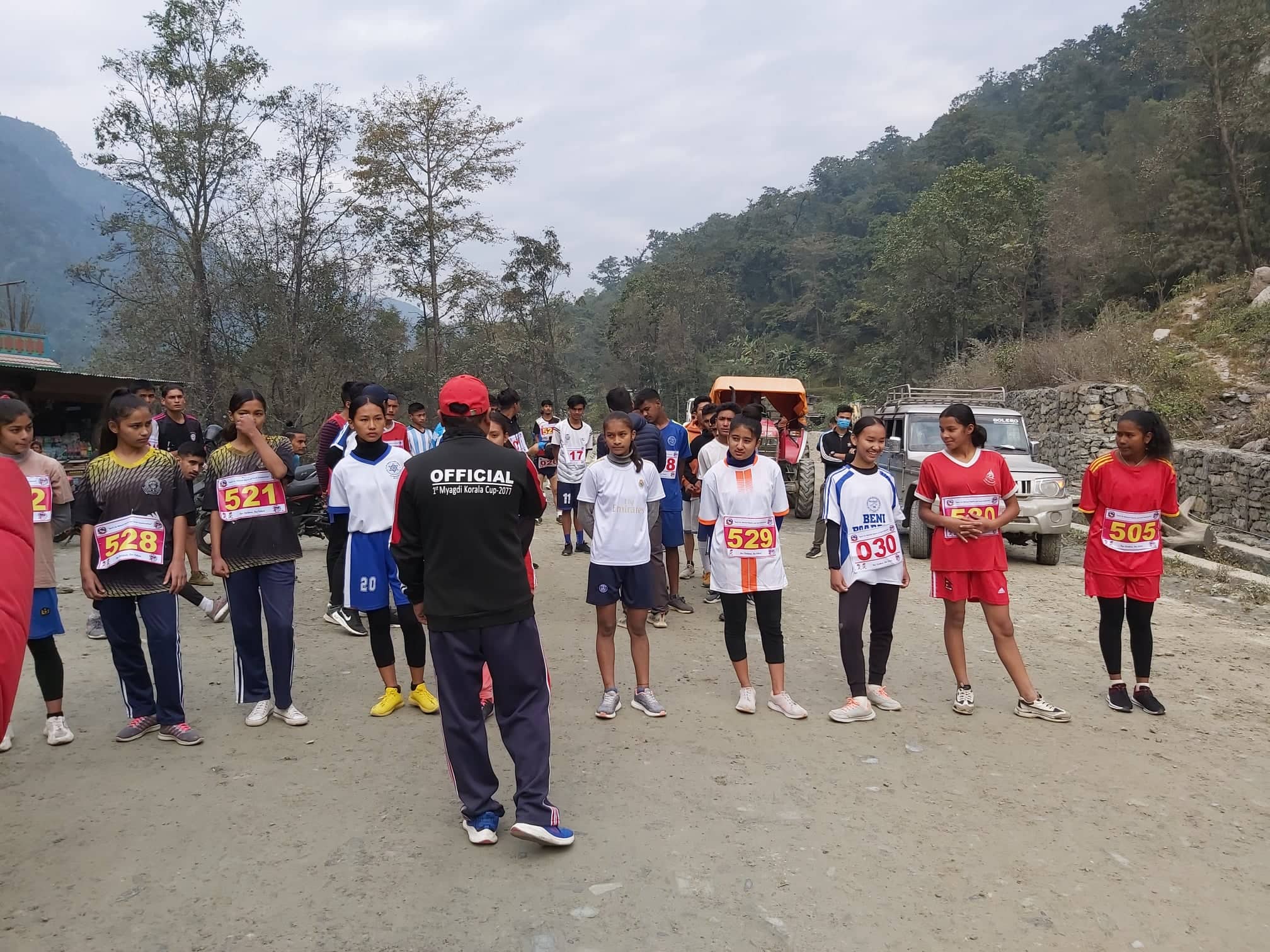 सडक दौड प्रतियोगिताको उपाधी बेनी बोर्डिङका भूमिराज र हेम माविकी मनिषालाई (तस्बिरहरु)