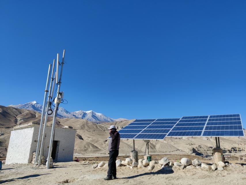 पहिलो पटक मोवाईल सेवा पुगेपछि स्थानीय हर्षित
