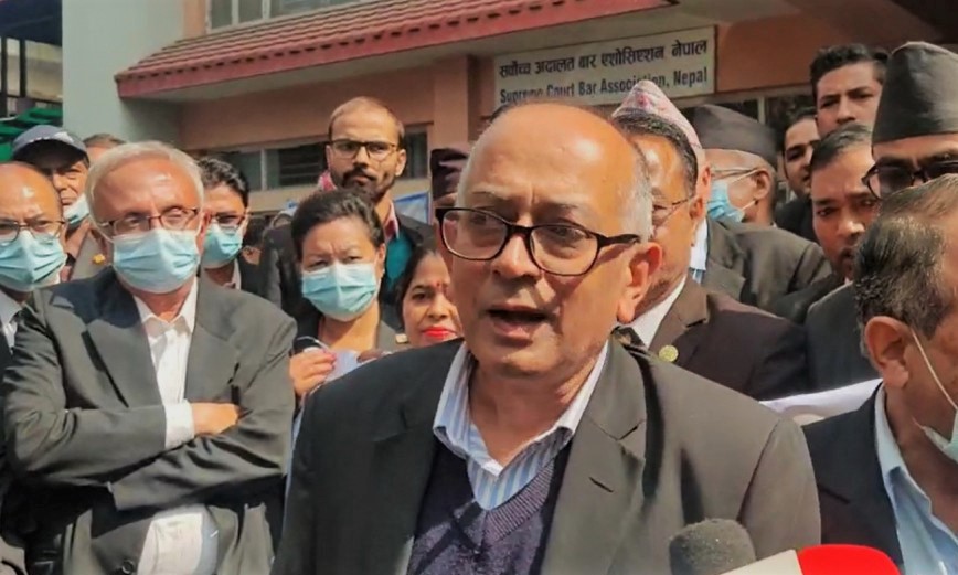 सर्वोच्चमा लागेको आगो निभाउन नआउने नेताहरूले यसको मूल्य चुकाउनुपर्नेछ : वरिष्ठ अधिवक्ता खरेल