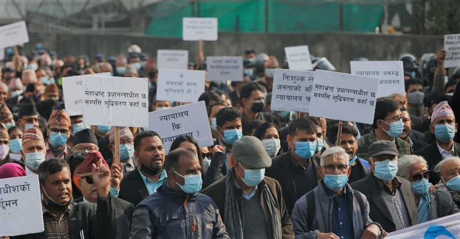 प्रधानन्यायाधीशलाई महाअभियोग लगाउन माग गर्दै सर्वोच्चदेखि बालुवाटारसम्म ‘न्याय मार्च’