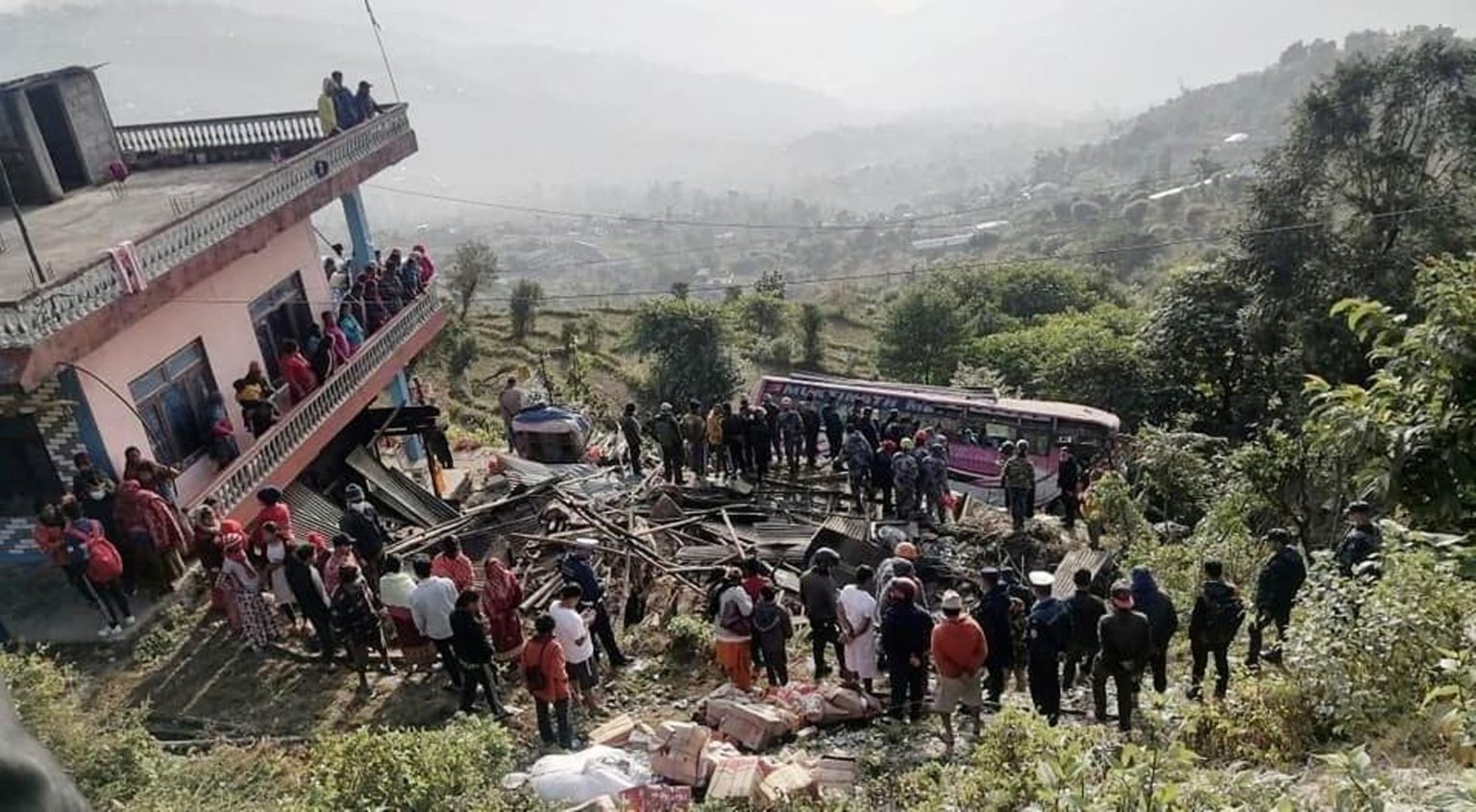 कास्कीमा बस दुर्घटना : एकको मृत्यु, ८ घाइते