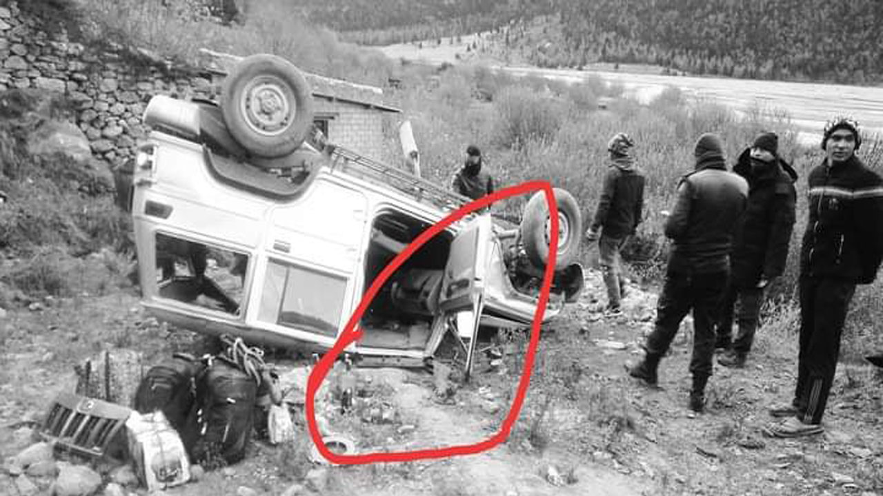 मुस्ताङबाट बेनी आउँदै गरेको जीप दुर्घटना हुँदा ५ जना घाइते