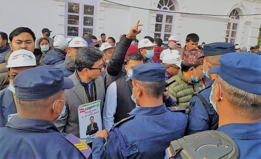 ललितपुर कांग्रेस अधिवेशनमा नाराबाजी, उदय शम्शेरमाथि अभद्र व्यवहार