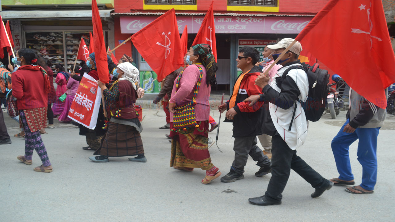 मगर मुक्ती मोर्चा नेपालको ¥याली ,महासचिव विप्लवले सम्बोधन गर्दै (फोटो फिचर )