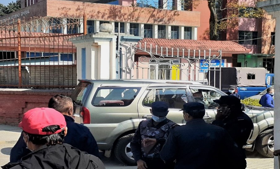 घरमा इजलास गठन गरेर यसरी कार्यकक्षमा छिरे जबरा
