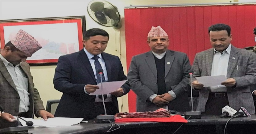 राखेपका नवनियुक्त सदस्य सचिव घिसिङले लिए शपथ