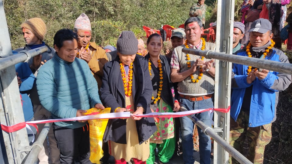 अस्कारे खोलामा ट्रस पुल निर्माण,गाउँपालिका अध्यक्ष पुनद्धारा उद्घाटन (तस्बिरहरु)