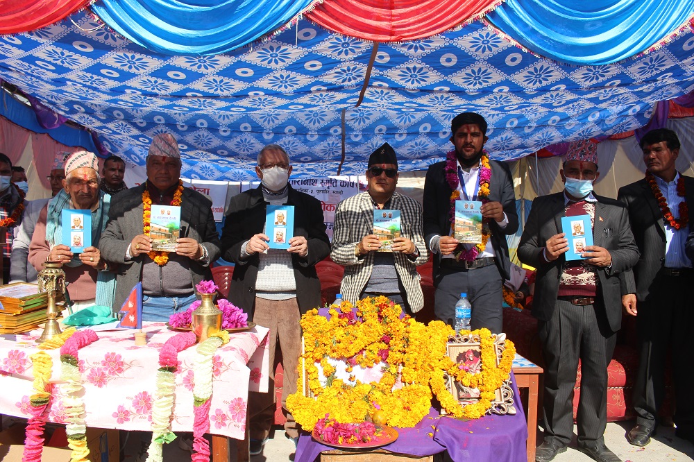 पत्रकार गौतम सहित दुई जना साहित्यकार र दश जना बिद्यार्थी पुरस्कृत