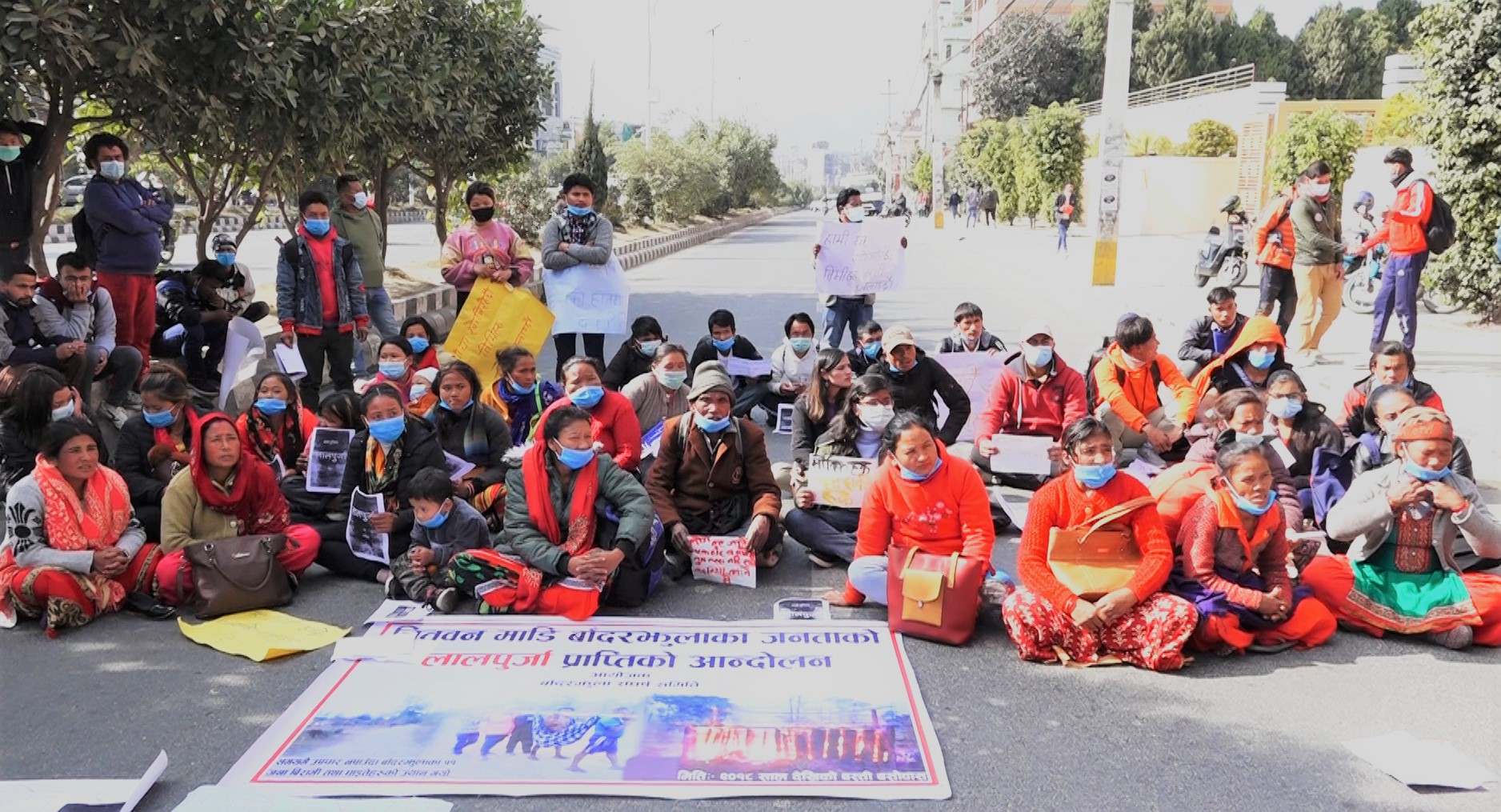 बाँदरझुलाबासीद्धारा लालपूर्जाको माग गर्दै काठमाडौंमा आन्दोलन