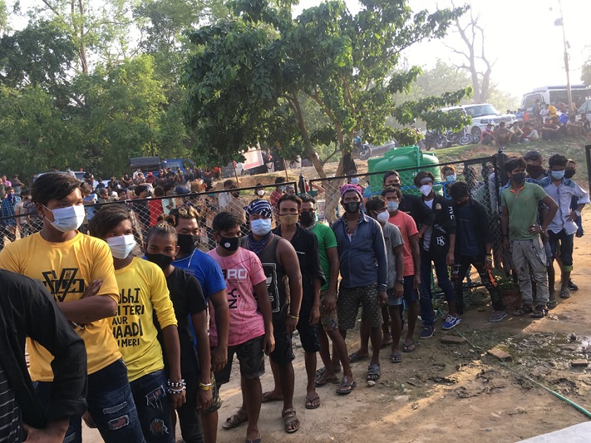 कोरोनाको तेस्रो लहरको त्रासका बीच पनि भारत जानेको संख्या बढ्दो