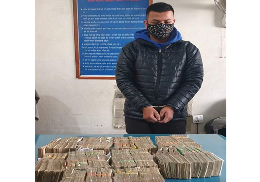स्रोत नखुलेको ६९ लाख ५० हजारसहित एक पक्राउ