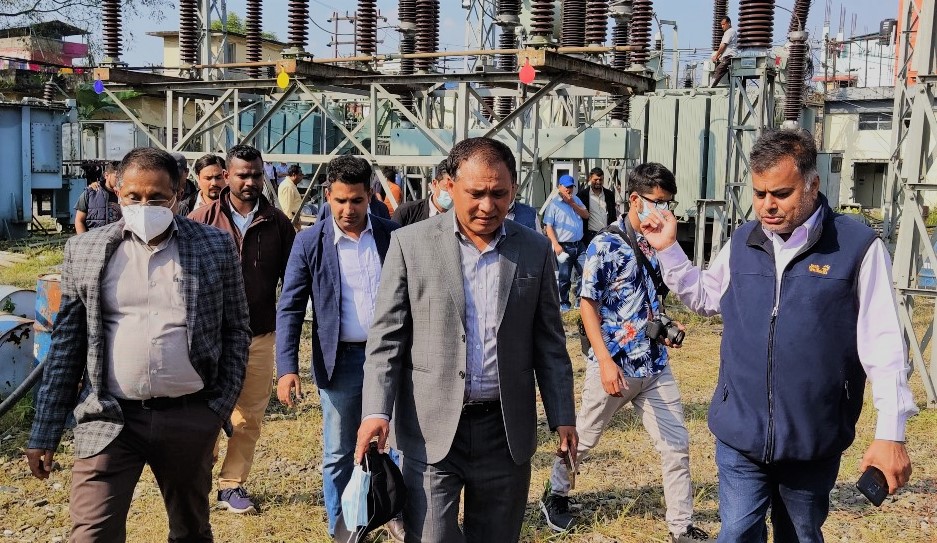 ह्वात्तै बढ्यो विद्युत माग, ‘पिक डिमाण्ड’ दुई हजार मेगावाट पुग्नसक्छ : घिसिङ