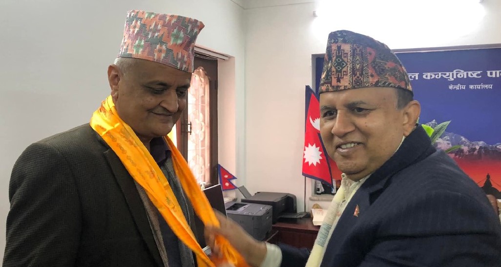 एमाले कार्यालय सचिव अधिकारीले गरे पदभार ग्रहण