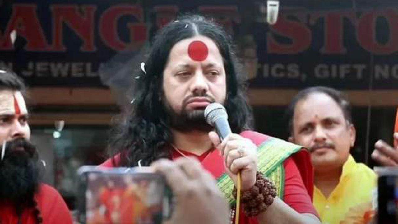 महात्मा गान्धीलाई गाली गर्ने कालीचरण महाराज पक्राउ