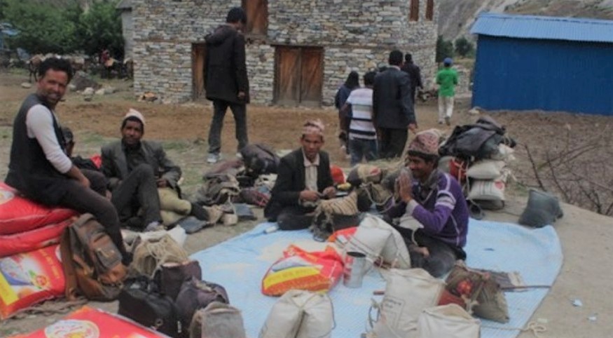 समयमै ढुवानी नहुँदा मुगुवासी महंगोमा चामल किनेर खान बाध्य