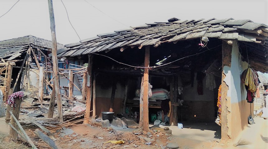 सिन्धुलीको दुधौलीमा जंगली हात्तीले ६ घर भत्कायो