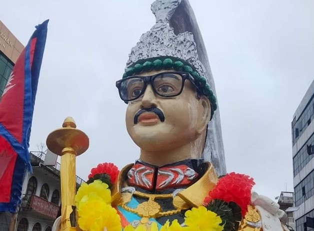 जनआन्दोलनमा ढालिएको राजा वीरेन्द्रको सालिक पुनः राखियो