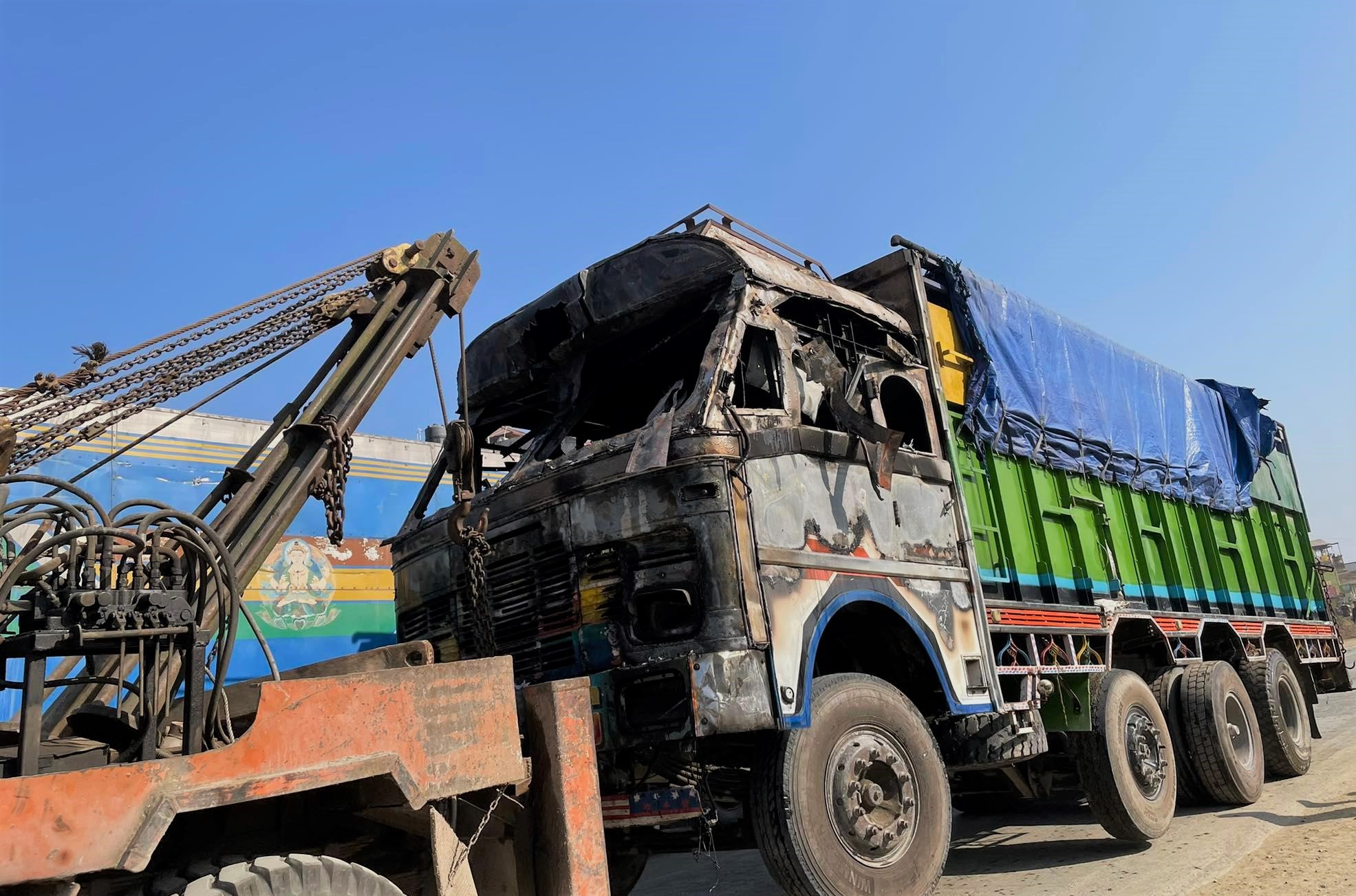 भरतपुरमा आमासँगै बाटो काट्न लागेकी दुई वर्षीया बालिकाको ट्रकको ठक्करबाट मृत्यु