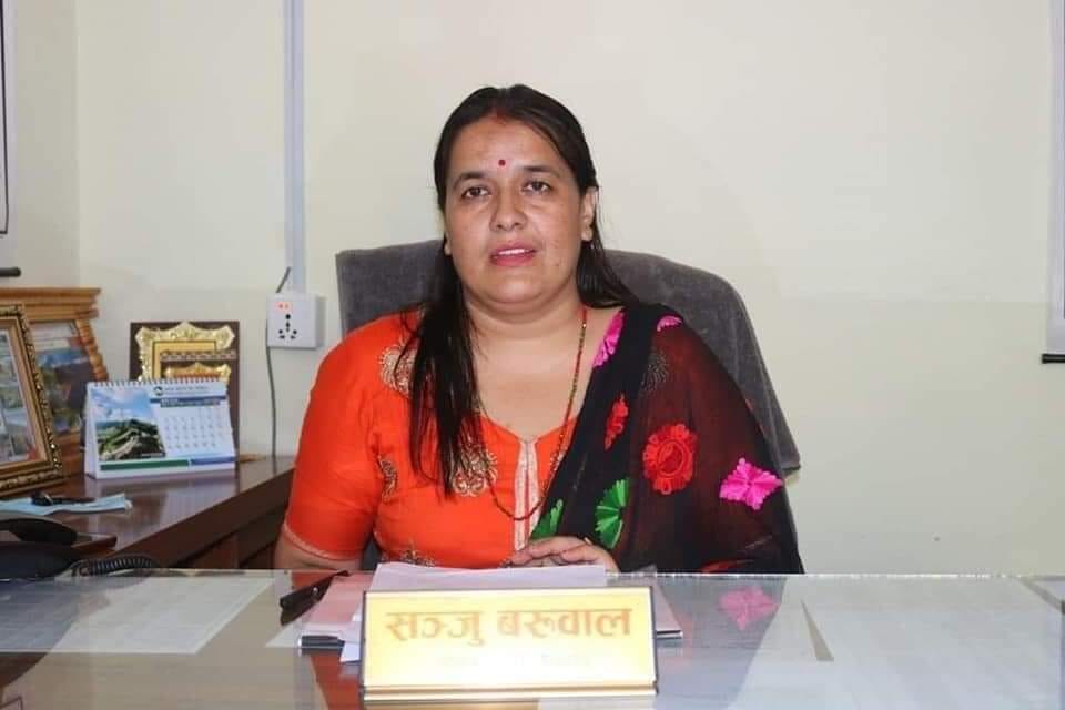 राष्ट्रियसभा निर्वाचन : बेनी नगरपालिकाकी उपमेयर बरुवालले गरिन् मतदान