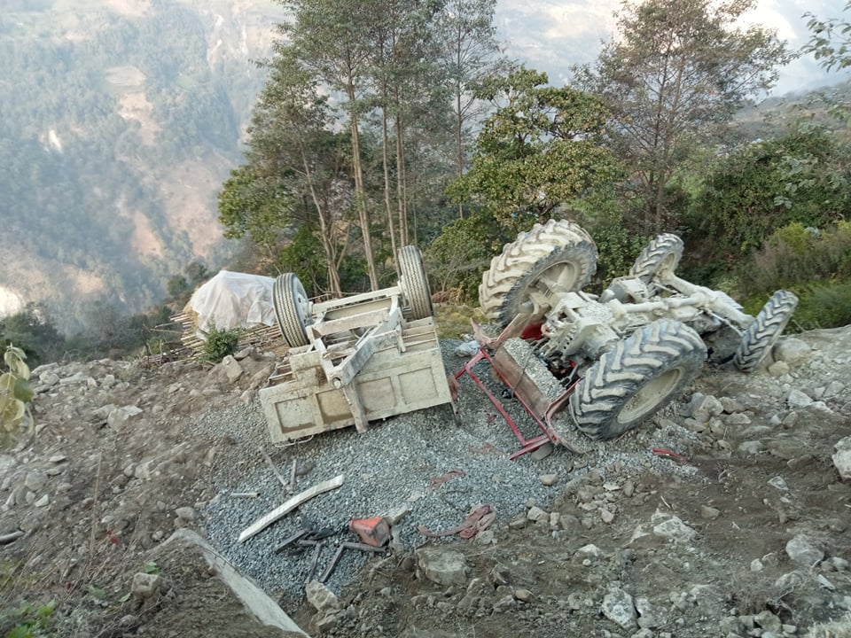 दग्नाममा ट्याक्टर दुर्घटना हुँदा सहचालकको मृत्यु