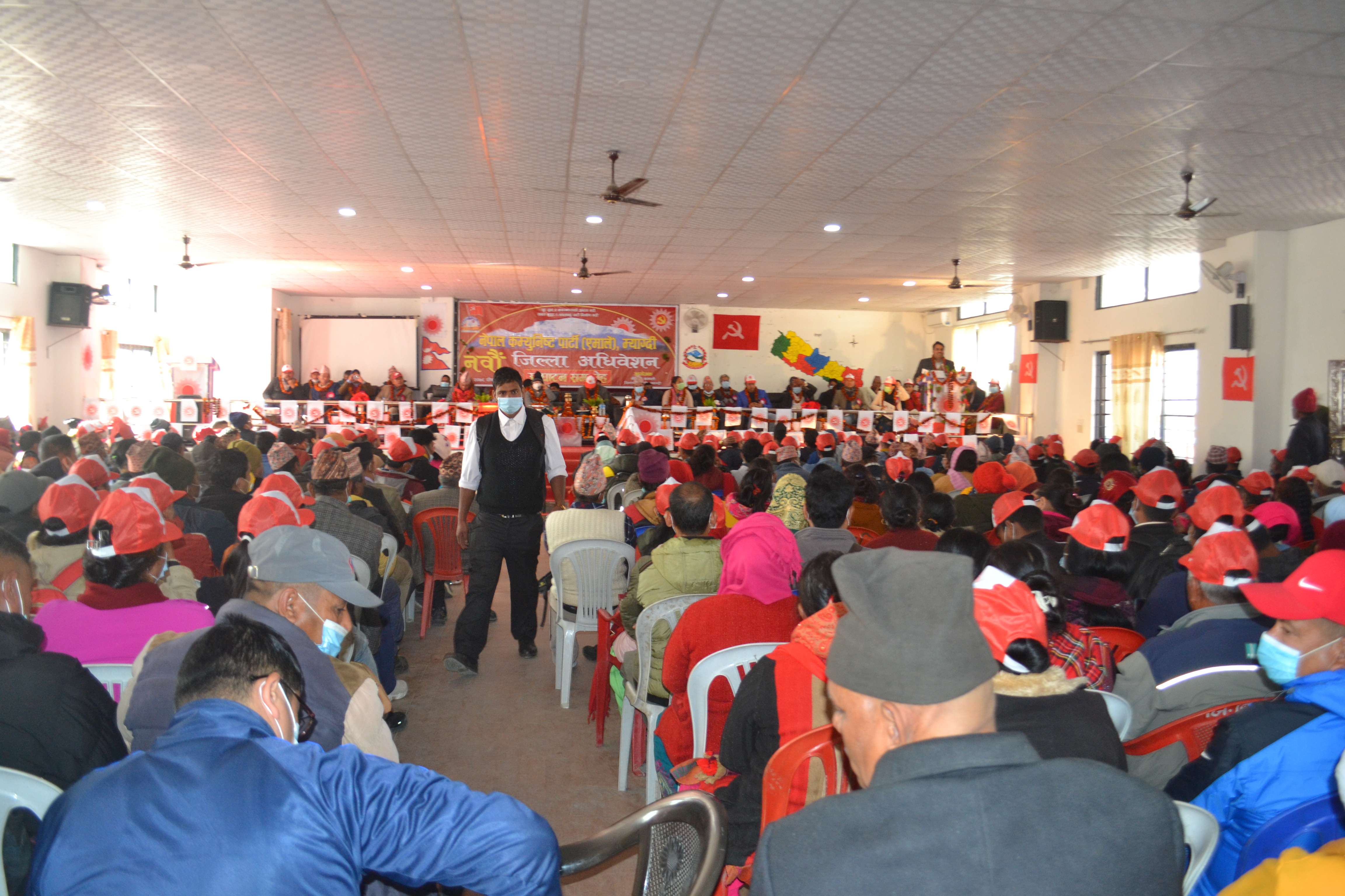 एमालेका जिल्ला अधिवेशन प्रतिनिधिलाई बेनीका १४ होटलमा व्यवस्थापन, मद्यपान निषेध गरिएकाले खाएको थाहा पाइए कारवाही गरिने
