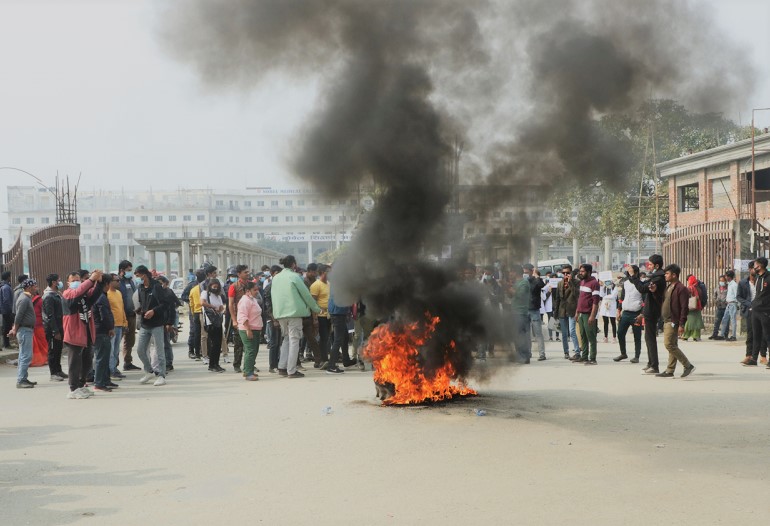 नोबेल मेडिकल कलेजका विद्यार्थी आज पनि प्रदर्शनमा