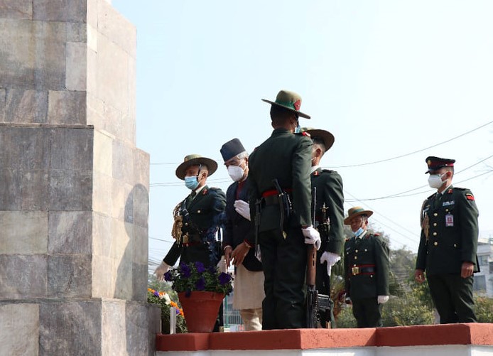 प्रधानमन्त्रीद्धारा शहीद स्तम्भमा माल्यार्पण