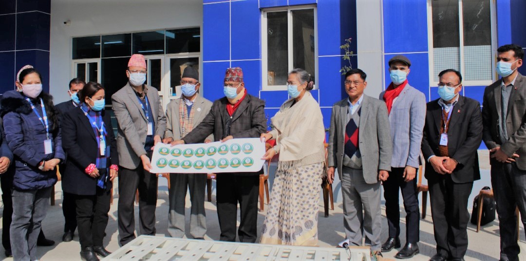 निर्मल लामा स्मृति प्रतिष्ठानद्वारा वीर अस्पताललाई आइसीयू बेड हस्तान्तरण