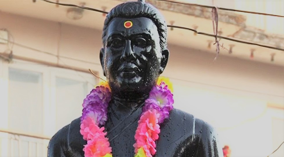 सहिद सप्ताहको दोस्रो दिन, धर्मभक्त माथेमाको शालिकमा फूलमाला अर्पण