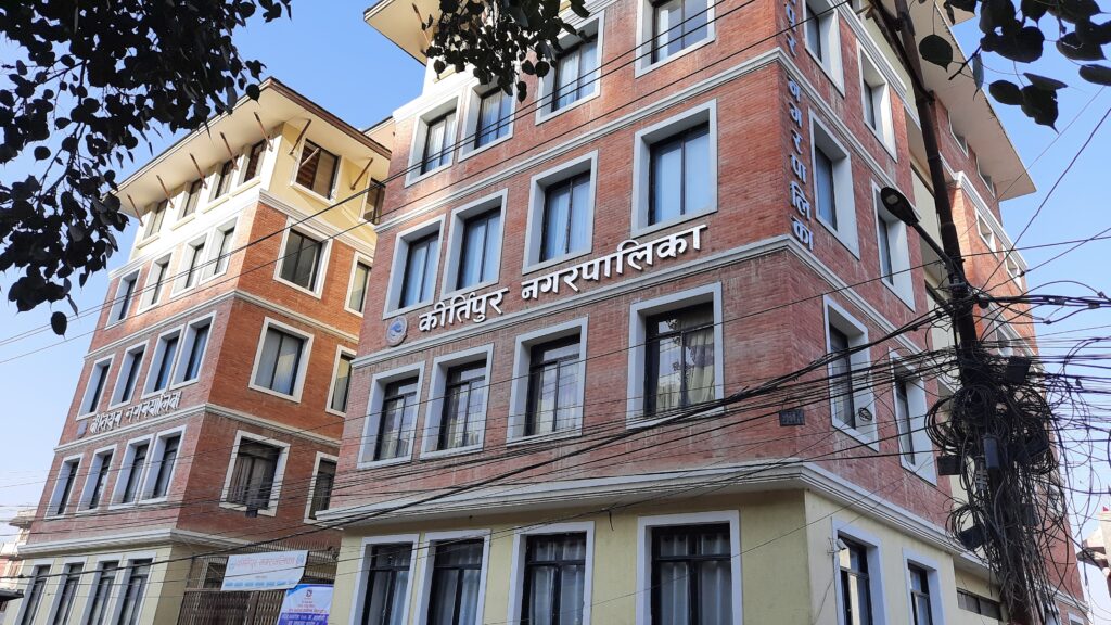 कीर्तिपुर नगरपालिका भवनभित्र एक पुरूष मृत फेला