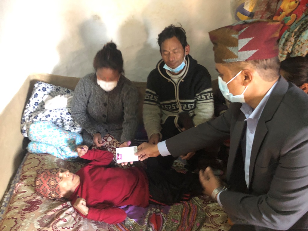 ४९ बर्षिया सुकलालले घरमै नागरिकता पाए