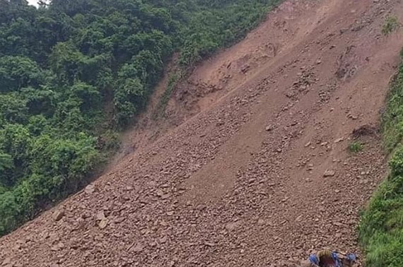 धादिङमा पहिरो खस्दा डोजरसहित ३ जना बेपत्ता