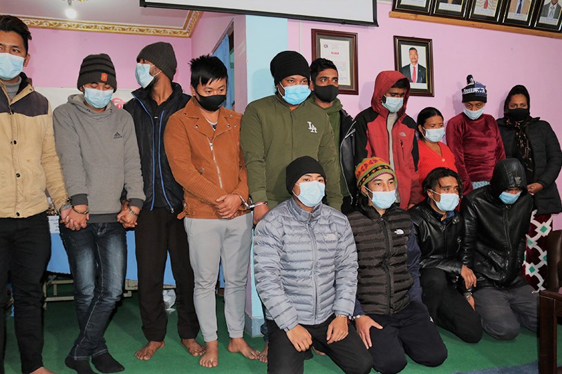 जेलबाटै लागू औषधको कारोबार : १७ जना पक्राउ