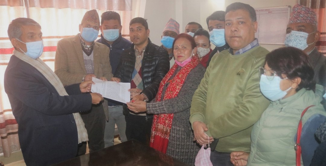 निर्वाचन घोषणाको माग गर्दै एमालेका २१ भ्रातृ संगठनले बुझाए ज्ञापनपत्र