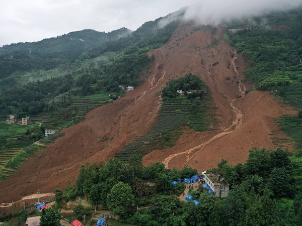 चीनको गुइझोउ प्रान्तमा पहिरोमा परी ५ जनाको मृत्यु, ९ जना बेपत्ता