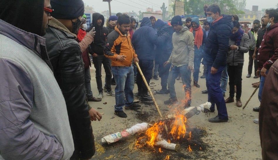 मधेश प्रदेशको विरोधमा आन्दोलन, सांसदको पुत्ला दहन