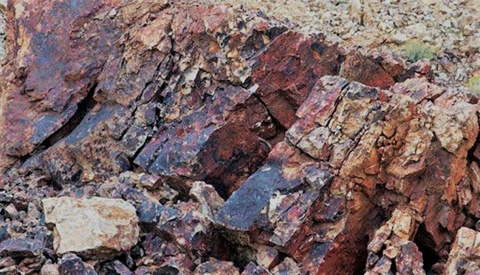 आठ स्थानको खनिज अध्ययन तथा उत्खननका लागि अनुमति