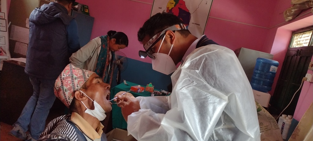मिलनचोकमा निशुल्क स्वास्थ्य शिविर, दुई सय बढीले लिए सेवा (तस्बिरहरु)