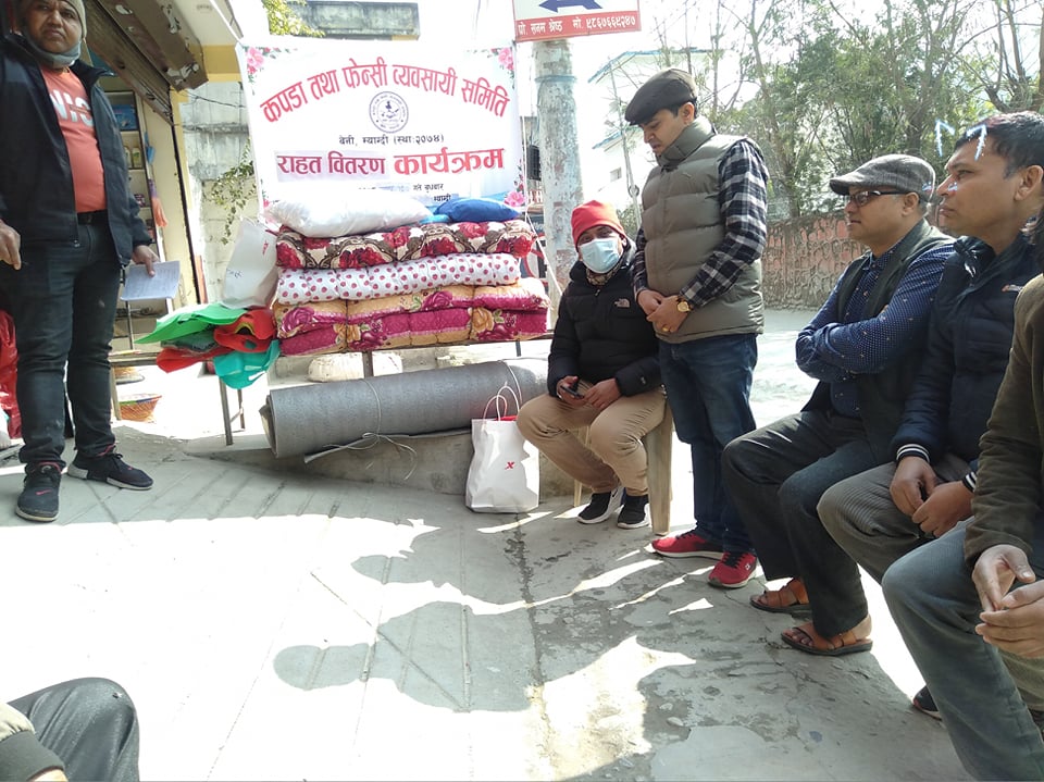 फेन्सी व्यवसायीद्धारा आगलागी पीडितलाई सहयोग