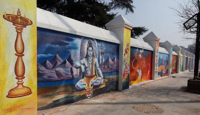 मन्त्री आलेको निर्देशनमा पाशुपत क्षेत्रका पर्खालमा पेन्टिङ