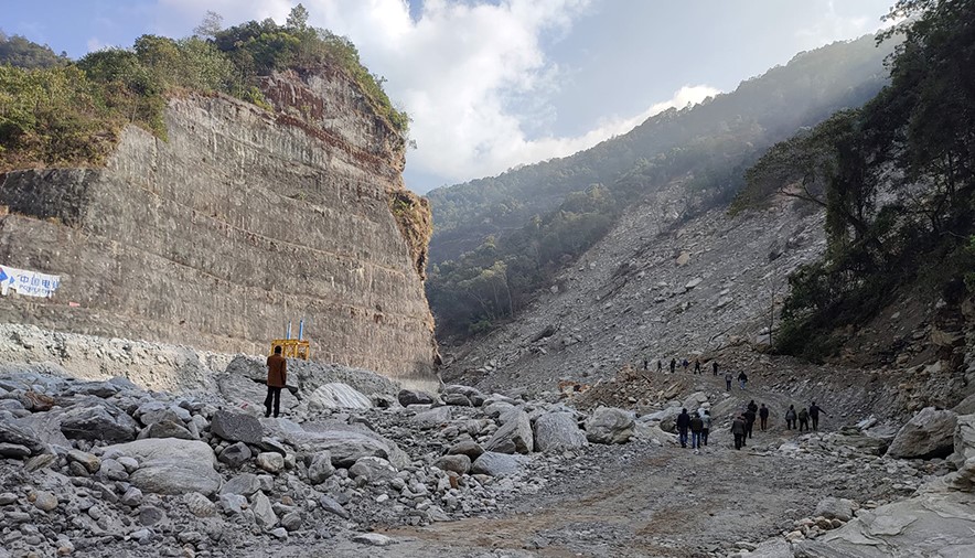 मेलम्ची मुहानका ठूला ढुङ्गा हटाउन सेनासँग मागियो सहयोग