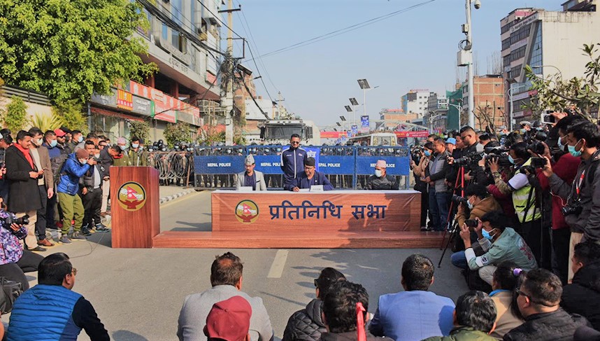 युवा संघद्धारा सभामुखविरुद्ध प्रदर्शन