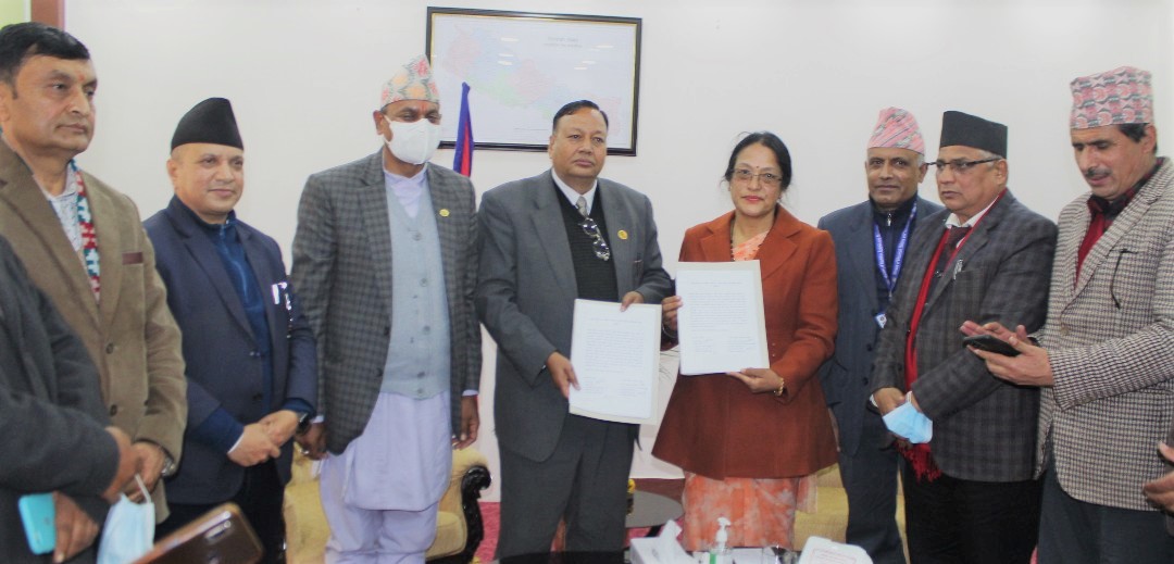 शिक्षा मन्त्रालय र नेपाल शिक्षक महासंघबीच ५१ बुँदे प्रतिवेदन कार्यान्वयन गर्ने सहमति