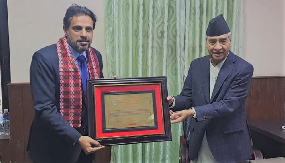 प्रशिक्षक अलमुताइरी सम्मानित
