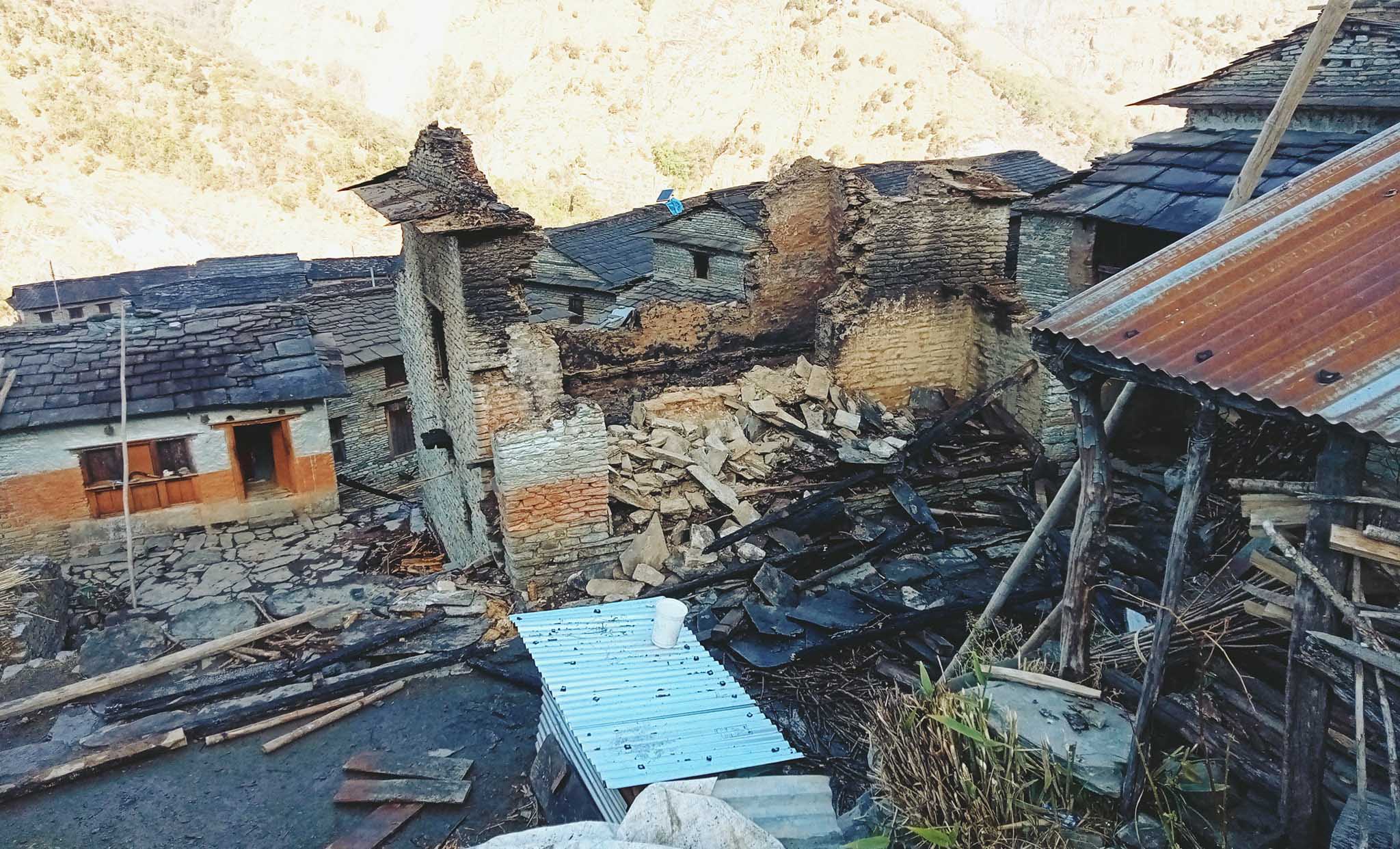 दर्मिजामा आगलागी हुँदा एक घर जलेर नष्ट