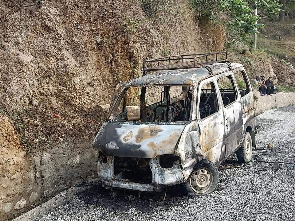 डम्मरामा दुई सवारीसाधनमा आगलागी