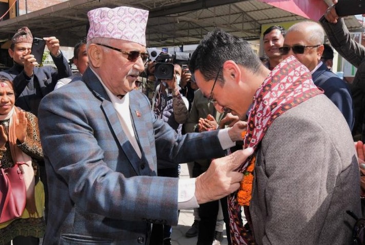विवेकशील साझाका काठमाडौं जिल्ला अध्यक्ष वैद्य एमाले प्रवेश